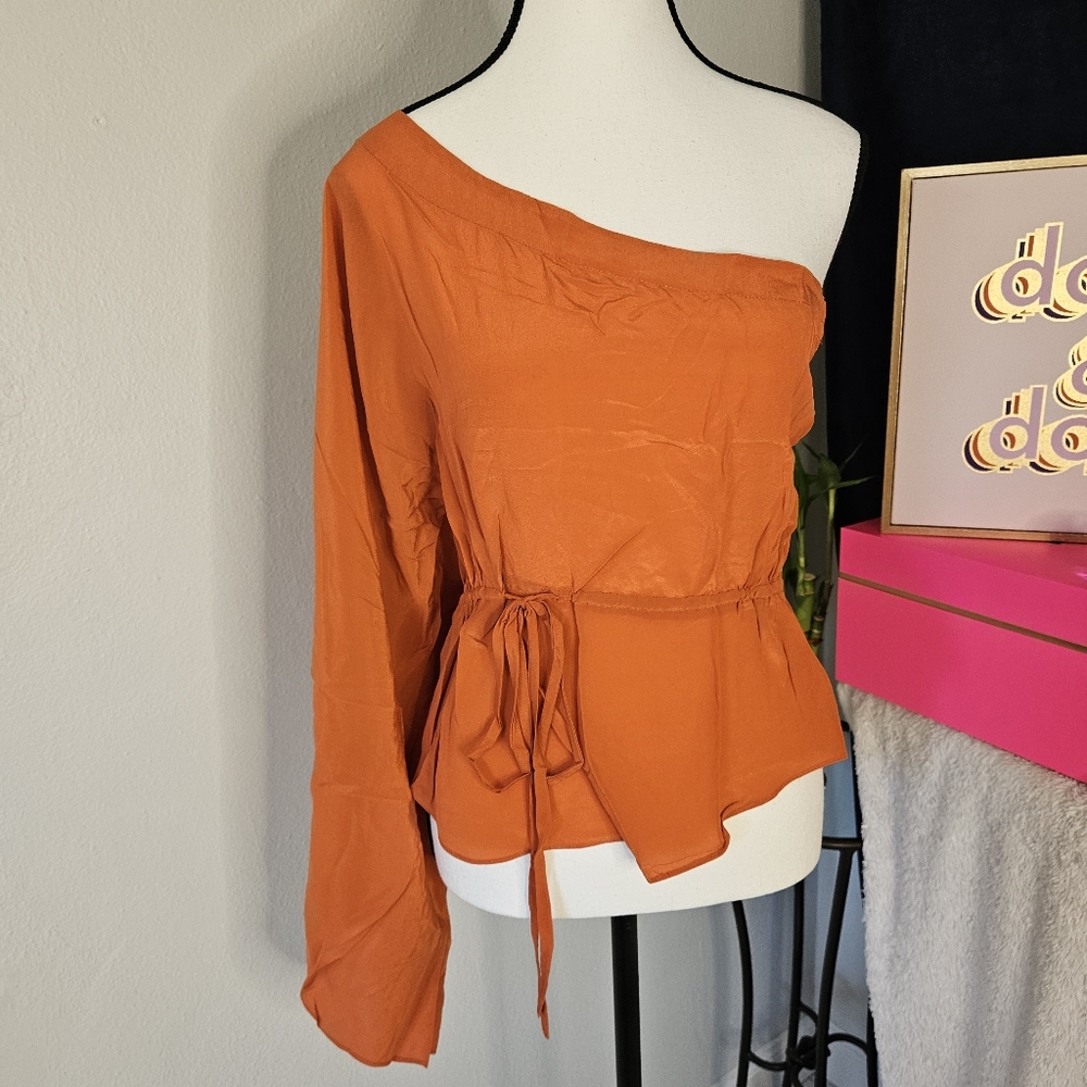 NWT of the shoulder Orange silk shirt size Medium